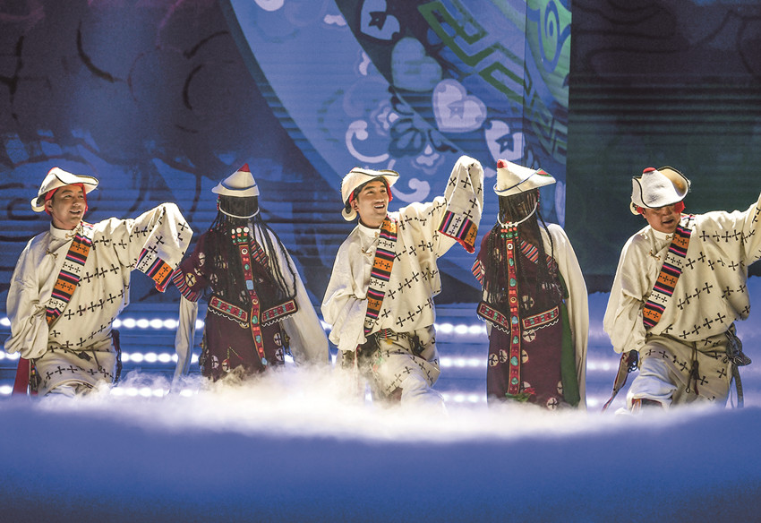 藏歷新年聯(lián)歡會(huì)上賞多彩民族文化